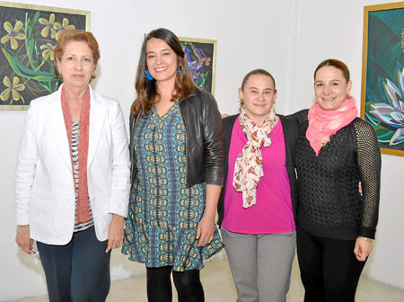 Clara Lucía López de Estrada, Lina Díaz Surabido, Elsa Muñoz y Paula Londoño.