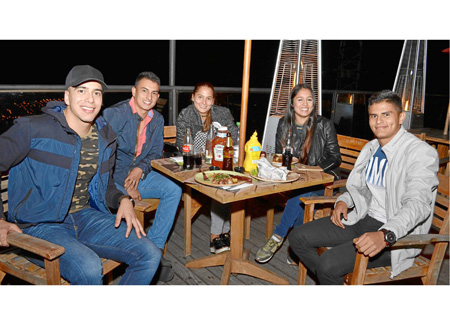 Sebastián Barrero, Juan Camilo Ordóñez, Sofía Londoño, Daniela Sanabria y Gabriel León.