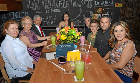 Gloria Inés Ocampo, Myriam Ríos, Ómer Pérez, Susana Andrea Pérez Ríos, recibió el título de Especialista en Gerencia en la Unive