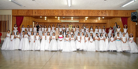 La ceremonia de la sección femenina la celebró el capellán presbítero Élkin Germán Herrera Tirado. Los acompañan la catequista J
