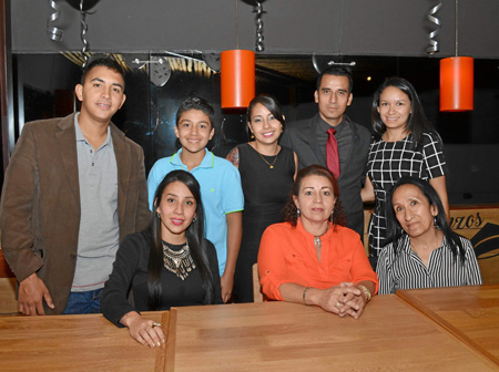 Alejandro de los Ríos, Tomás Salazar, Natalia López, Luis Sánchez, Ángela Sánchez, Valentina López, María Ocampo y Magnolia Arce