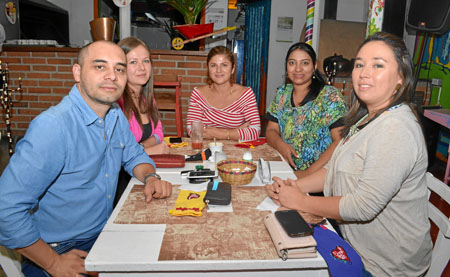 Julián López, Lina María Díaz, Juliana Bernal, Viviana Giraldo y Alexandra Amador.