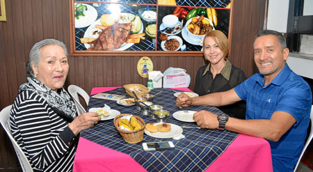 Blanca Martínez, Lucy Morino y Antonio Morino.