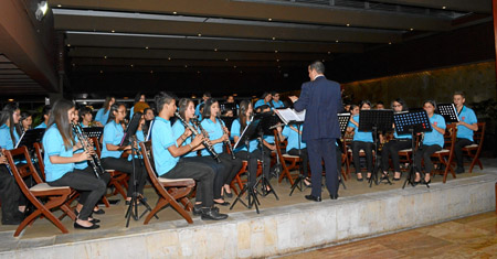 La Banda Sinfónica del Colegio San Juan Bautista de la Salle, que dirige el maestro Jorge Mario Raigoza, ofreció un recital dura