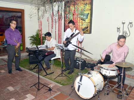 Agrupación Jazz Quarter de la Tribu Proyect integrada por: Juan Carlos Valencia, trompetista; Samuel Muñoz, pianista; Diego Oyol