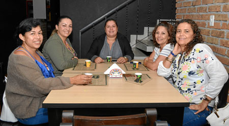 Adriana Agudelo, Sandra Londoño, Lina Hincapié, Adriana Arango y Adriana Montoya.