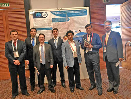 El grupo de asistentes estuvo conformado por los residentes de gastroenterología, Andrés Sánchez y Oliver Chavarro, el docente L