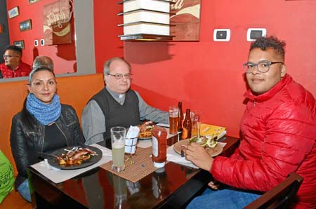 Liliana Restrepo, Luis Guillermo Restrepo y Luis Ángel Cabeza.