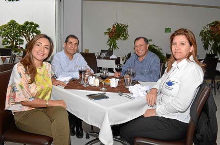 Gloria Tejada, Fernando Posada, Marco Antonio Robayo Masías y Diana Montes, de la empresa Pardentales, se reunieron en un almuer