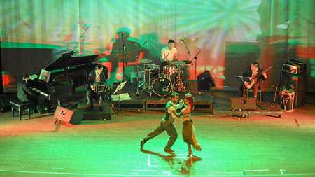 Evocando Tango - Malambo, dirigida por Yuka Sato y Sebastián Bianchi. Director de orquesta y arreglos musicales Adrián González.