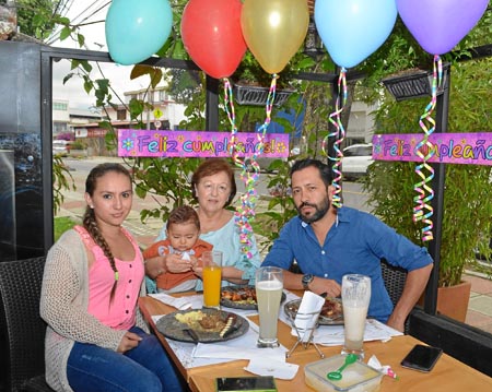 Alejandra Camargo, Luz Amparo Valencia, Juan Pablo Barrios Camargo y Pablo Barrios Valencia.