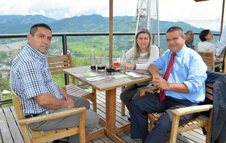 Jorge William López, alcalde de Pácora, fue homenajeado con un almuerzo en el restaurante Cortesana, que le ofrecieron Liliana P