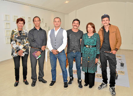 Adriana Gómez, Giovany Serna, César Martínez y Sebastián Rivera, artistas; Martha González Maya, curadora de la muestra, y Deyvi