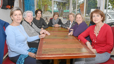 Mónica Toro de Mejía, Cecilia Ramírez de Mancilla, Susana Mancilla de Trujillo, Gladys Restrepo Osorio, Irma Trujillo de Escobar