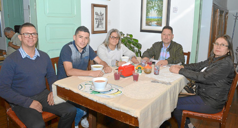Juan Miguel Vásquez; Johnnatan Patiño; Claudia Marcela Giraldo Montes, secretaria de Hacienda; Nicolás Giraldo Gómez, alcalde de