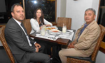 Al restaurante Eñe asistieron Rubén López Gómez, Elsa Victoria Cardona Vargas y Julián Alberto Ocampo Ospina.