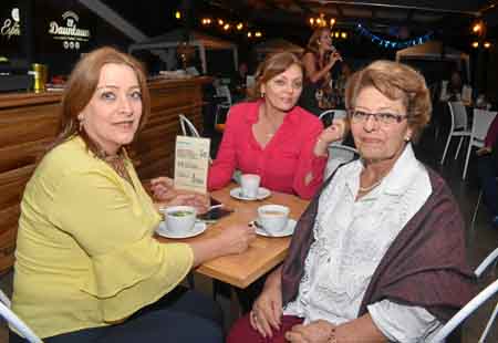 Constanza Pérez Jaramillo, Claudia Mejía de Echeverri y Blanca Guarnizo de Mejía.
