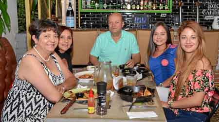 Adriana Duque Arias, María Arango Ocampo, Arles Duque Arias, Katherine Cotacio Arango y Estefanía Duque García.