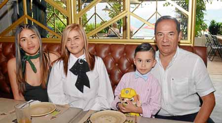 María Camila López Giraldo, Gladys Giraldo Orozco, Gerónimo Ardila López y John Jairo López Valencia.