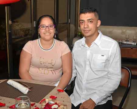Isabel Zapata Casas y Carlos Londoño Piedrahíta se reunieron en una comida en el restaurante L’Angevin.