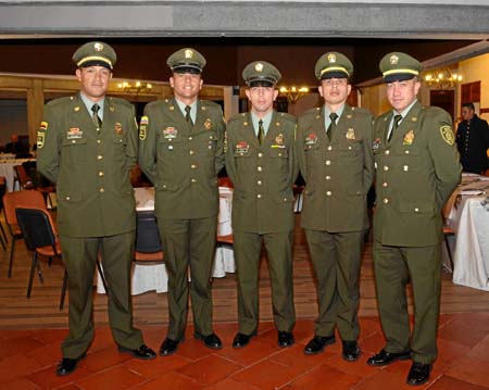 Subintendente Jesús Herrera Triviño, patrulleros Camilo Guerrero Ladino y John Jaime Arias Villegas, y subintendentes Wilson Lóp