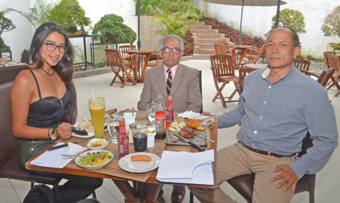 Foto | José Fernando Tangarife | LA PATRIA Juanita Scolli Sánchez Sepúlveda, Darío Botero Cardona y Édgar Gómez Vallejo.