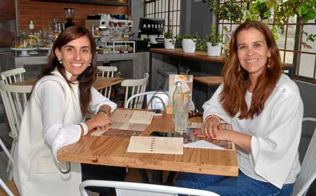 Eugenia Barreneche Pineda y Lucía Barrios Gaviria se reunieron en un almuerzo en el restaurante Artesá.