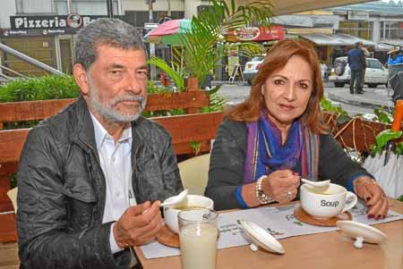 Eduardo Espinosa Jiménez y Beatriz Restrepo Tabares se reunieron en un almuerzo en el restaurante El Petizo Núñez. 
