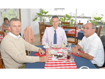 Germán González Cardona, Jorge Manrique Andrade y Fernando Franco Jiménez se reunieron en el Club Manizales.
