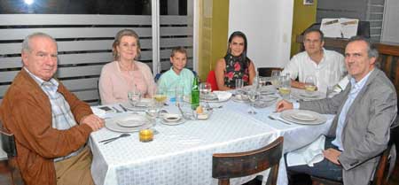 Alfredo Restrepo Jaramillo, Silvia Echeverri Durán, Manolo Restrepo Taleb, Linda Taleb Velásquez, Martín Restrepo Echeverri y Jo
