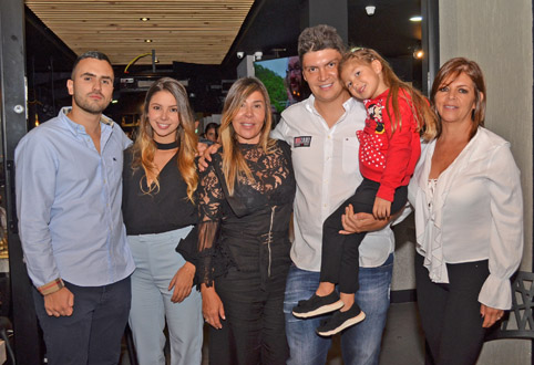 Nicolás Hoyos Ochoa, Melissa Hernández Graciano, Sandra Graciano Cano, Alejandro Botero España, Paloma Botero Graciano y Flor Es