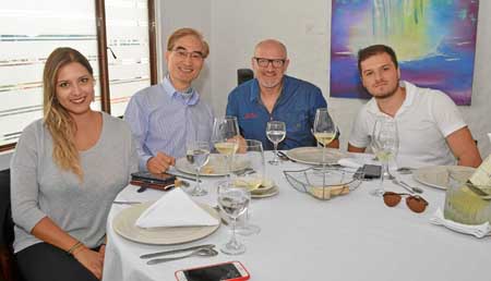 Katherine Gallo Martínez, Daniel T.W. Nam, representante de la Embajada de Corea; Ricardo Germán Gallo Benavides, secretario de 