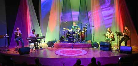 El quinteto de docentes de la Universidad de Caldas durante su concierto de jazz en Confa.