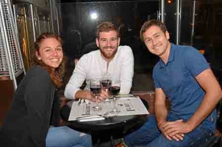 Maeva Seneschal, Yann Loison y Maxime Beaumadier compartieron en el restaurante El Bistro Francés.