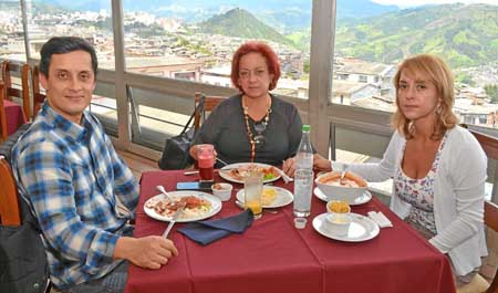 Diego Armando Franco Arias, Bertha Arias de Franco y Carolina Franco Arias se reunieron en el Club Manizales.