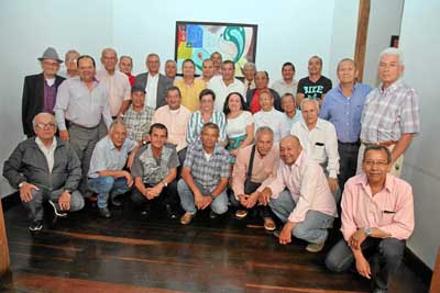 Asistentes a la celebración de sus cumpleaños , en el salón de eventos El Portalón.