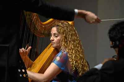 Mónica Gallego, quien reside en España, interpretó Mágica y misteriosa Buenos Aires, obra de la compositora argentina Claudia Mo
