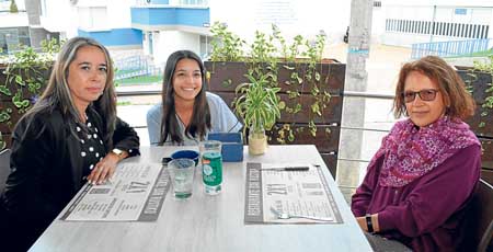 Ángela Corredor Grisales, María José Toro Corredor y Miriam Neiva Rincón compartieron en el restaurante Rústiko.