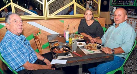 Rodrigo Castaño Álvarez, María Cecilia Castaño Montes y Juan Carlos Giraldo Betancurth.