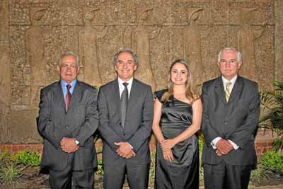 Aparecen los socios: Antonio Henao Marín, Roberto Isaza Posada, Catalina García Maya y Fernando Naranjo Valencia.