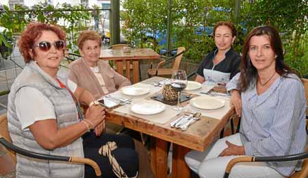 Hans Gallo Mejía, Daisy Mejía de Gallo, Paulina Montoya Gutiérrez y María Mercedes Gallo Mejía.