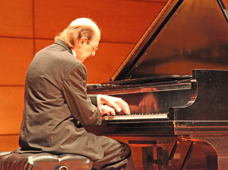 Arnald Pizz Lante, pianista venezolano invitado a la XIII Temporada Internacional de Música de Cámara.