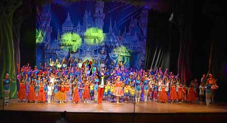 Participantes en la Noche Disney, montaje dirigido por Diana Lucía Betancourt Figueroa.