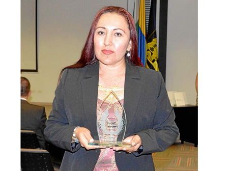 Francy Shirley Melo Melo, de Victoria Dulce, recibió el Cóndor en la categoría Mujer emprendedora.