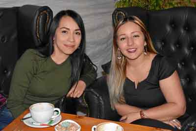 Diana Marcela Jiménez González y Karen Velarde Sánchez compartieron en una comida en el restaurante Dantaun.