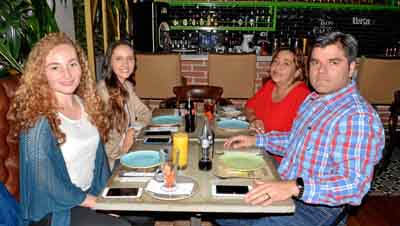 Foto | José Fernando Tangarife | LA PATRIA Valeria González Duque, Mónica Londoño Arango, Elizabeth Bermúdez Figueroa y Alejandr