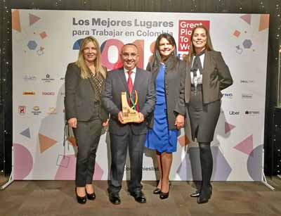 Beatriz Elena Osorio García, jefe de Gestión Humana; Carlos Alberto Mazeneth Dávila, gerente general; Mónica Cristina Posada Cif