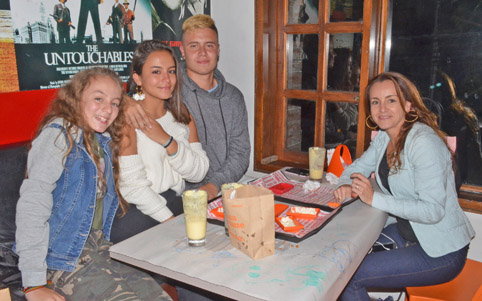 Diana Sofía Quintero Cárdenas, Sara Isabel Quintero Cárdenas, Santiago Aranzazu Ossa y Olga Patricia Cárdenas Correa.