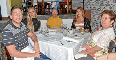 Daniel Santacruz Montoya, Laura Cerquera Herrera, Alfonso Santacruz Ramírez, Lady Monroy Orozco y Erialed Ramírez Castro.