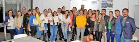 Grupo de participantes en el diplomado Marketing, diseño y publicidad digital, que recibió su certificado de asistencia.